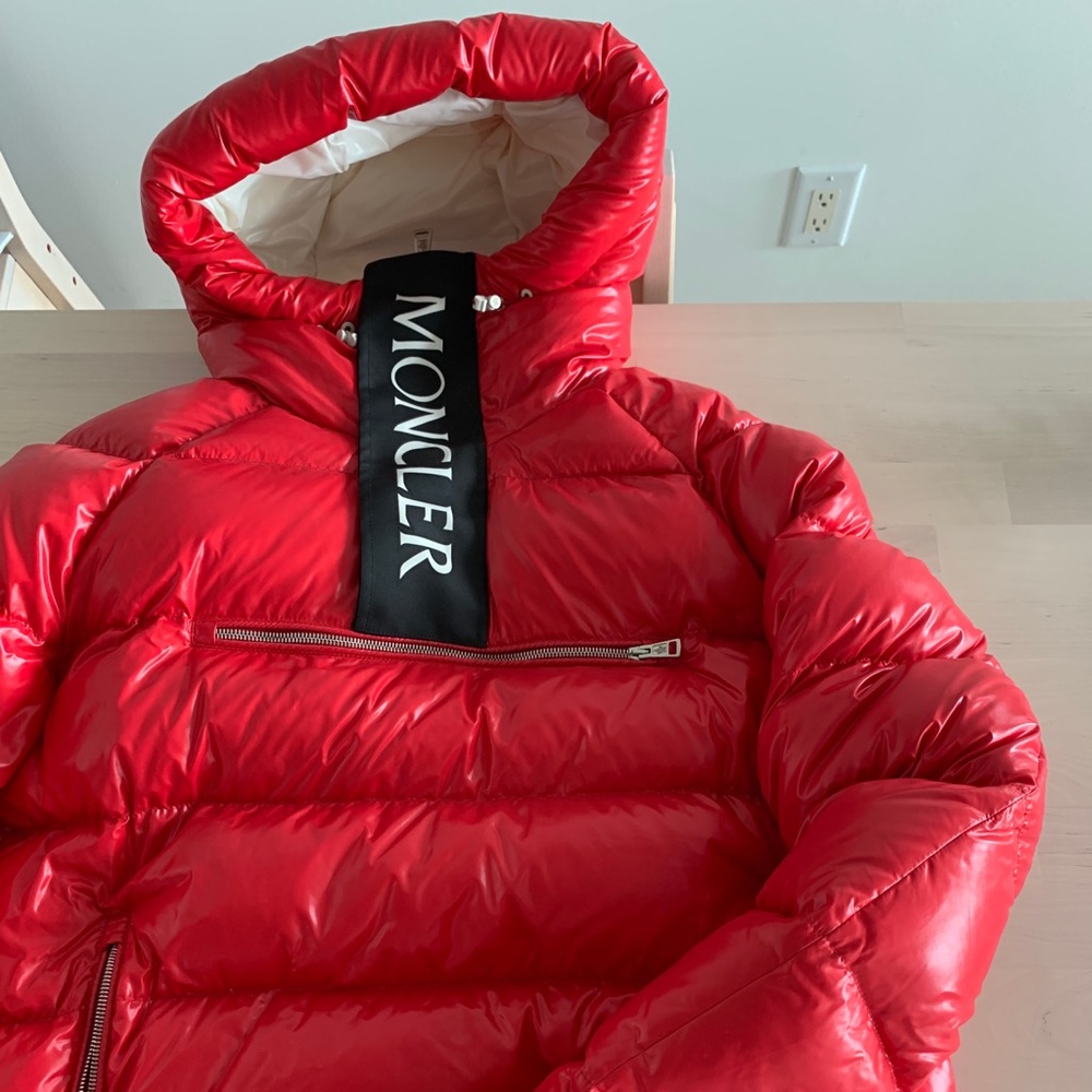 KITH X MONCLER RED PUFFER JACKET SIZE MEDIUM